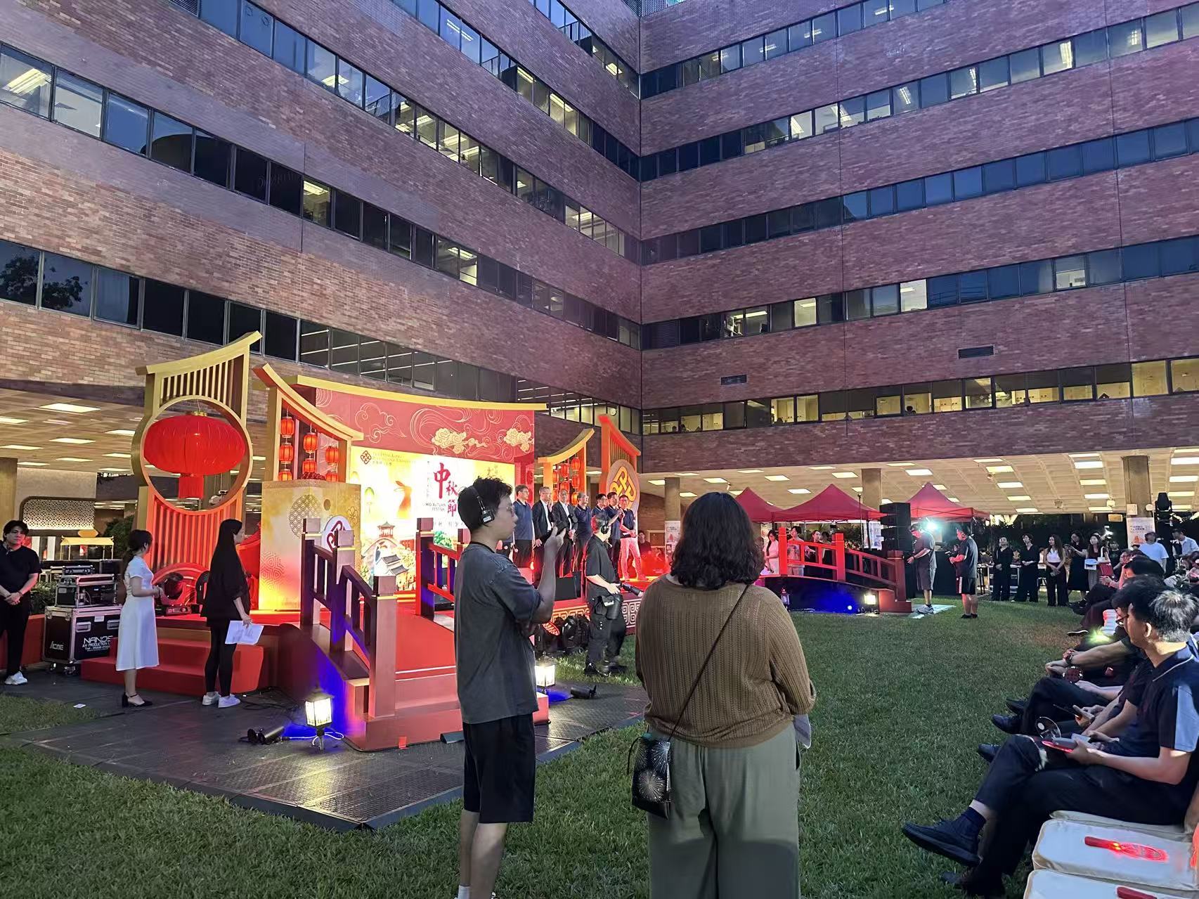 為知名大學拍攝中秋活動